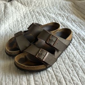 Arizona Birkenstocks in the color mocha